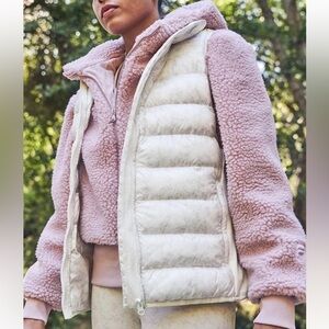 New! Fabletics Elliot Puffer Vest Size XXS Soft White Camo/Willow Bark L…